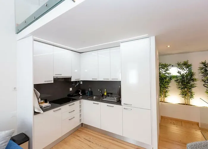 Seaside With A View - 200m Away From The Beach! *