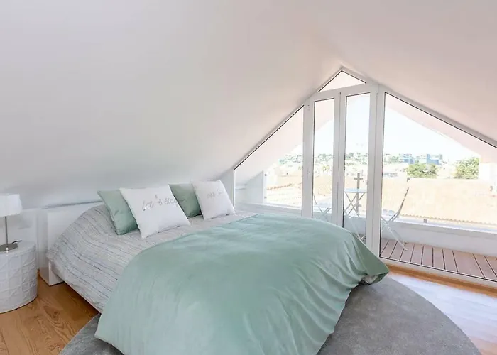 Seaside With A View - 200m Away From The Beach! *