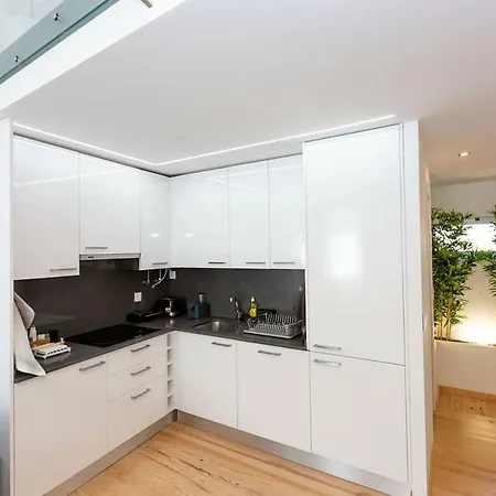 Seaside With A View - 200m Away From The Beach! *